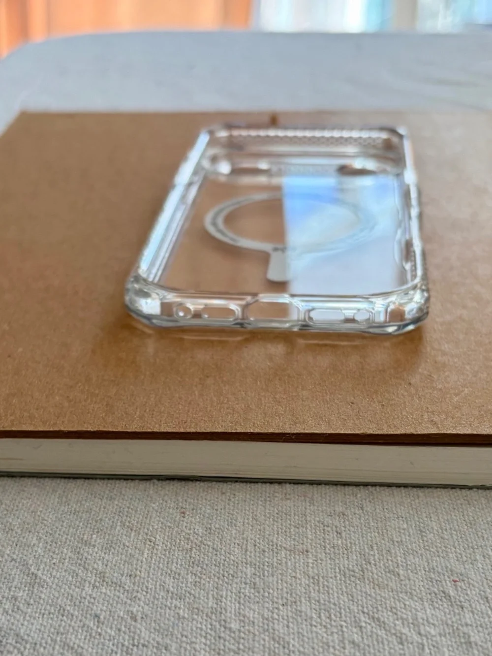 iPhone Air (17) IT Skins Hybrid Clear heavy-duty phone case